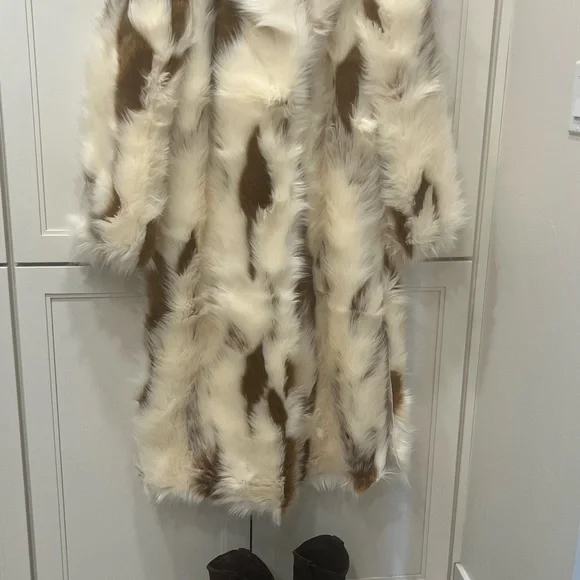 Azalea Wang size small Gorgeous Faux Fur Coat - Picture 2 of 11